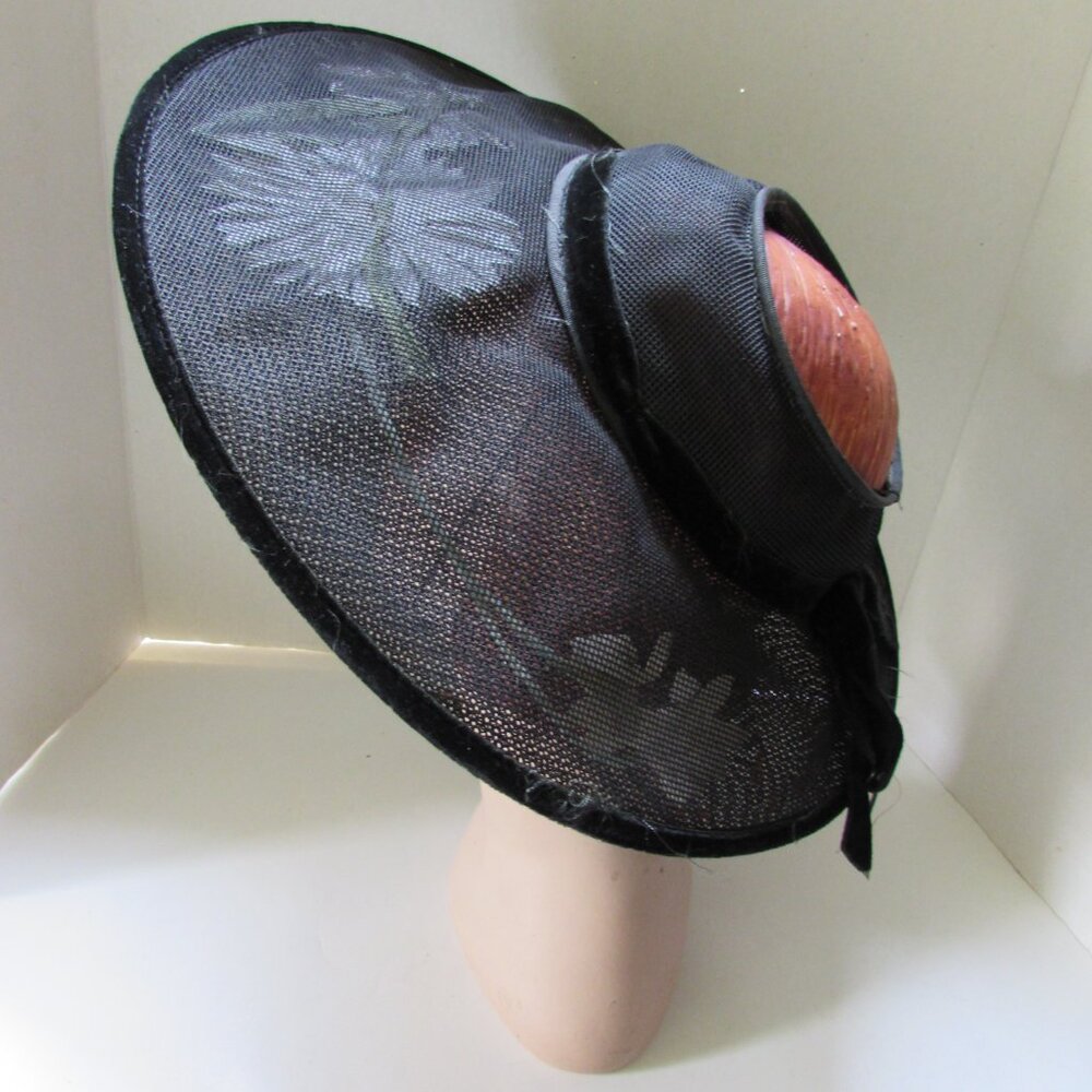 SALE Vintage Wide Brim Black Hat with Hidden White Daisy Swag - Picture 9 of 14